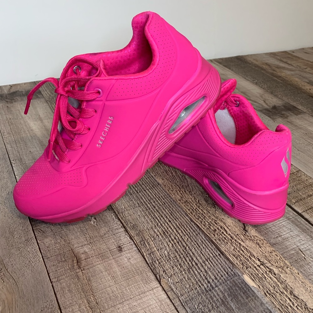 Hot Pink Sketchers Size 8.5 Fashion Forward tennis shoes/sneakers